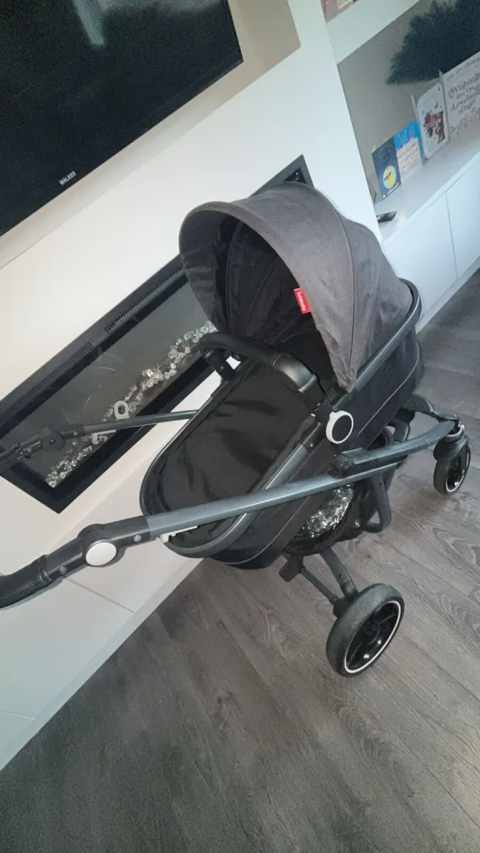 3 peace Baby buggy only used a handful of times - Image 1