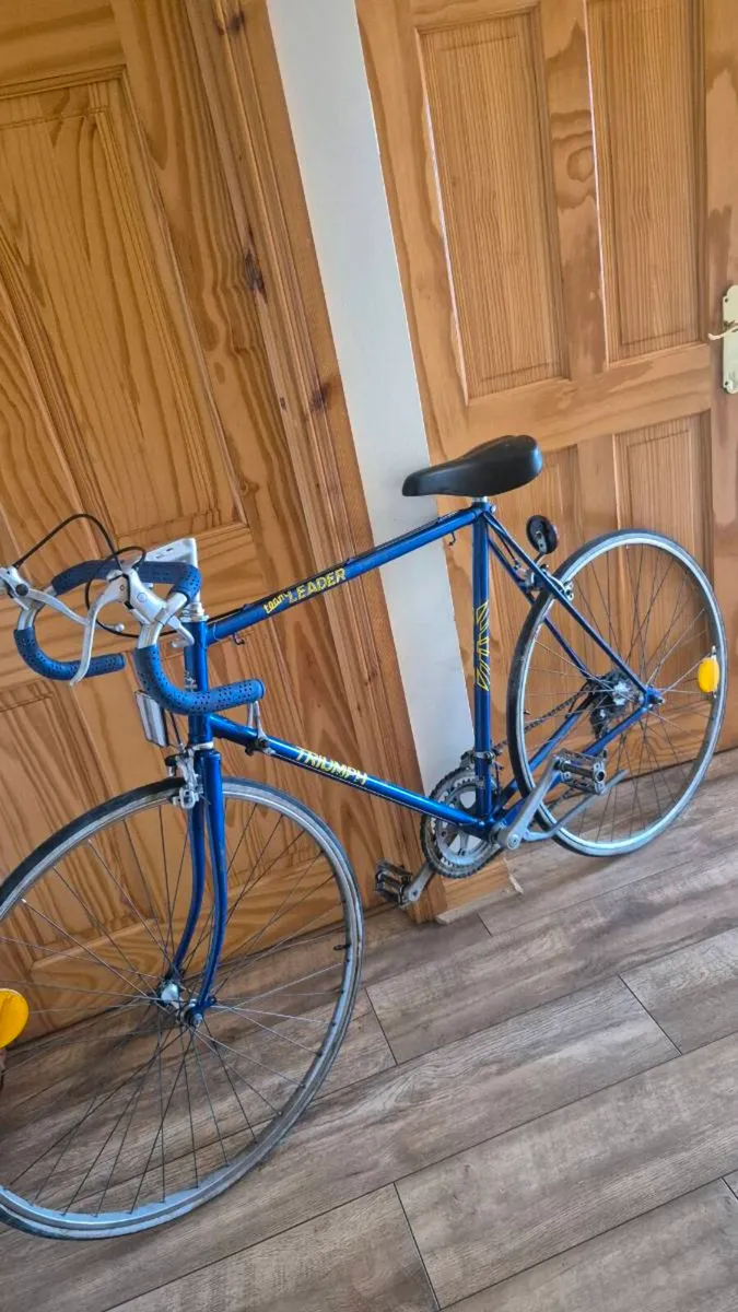 Classic vintage triumph racing road bike - Image 3