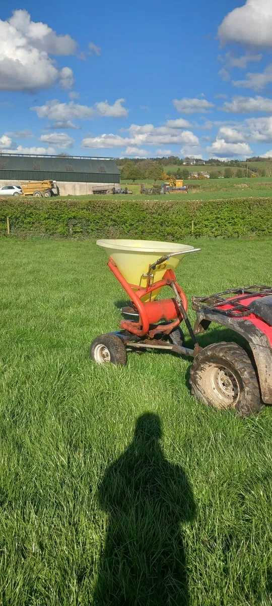 Quad fertiliser spreader - Image 4