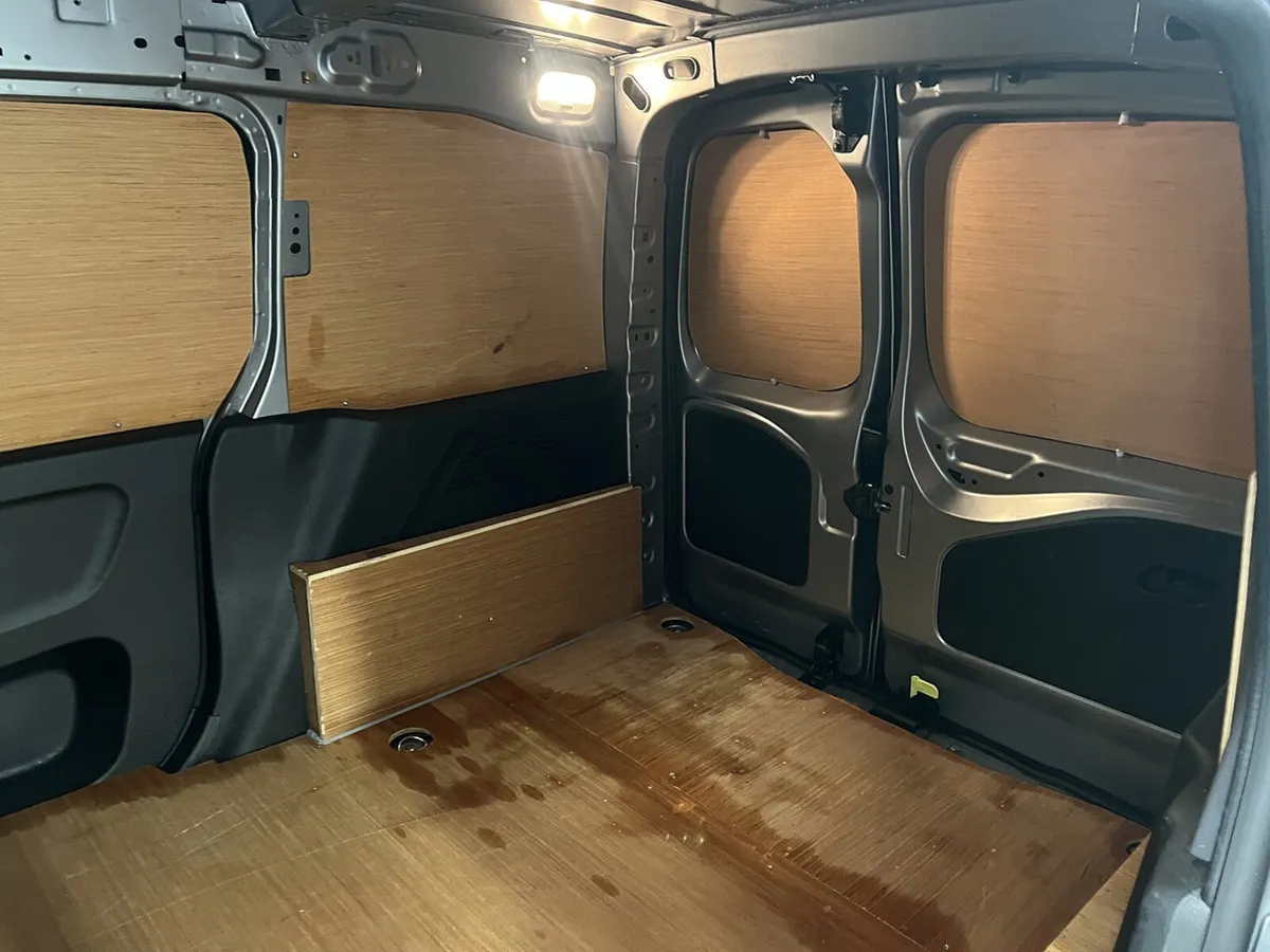 2023 Vauxhall Combo Small Panel Van - Image 3