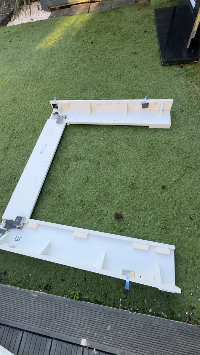 Electric fireplace with marble surround - Image 4