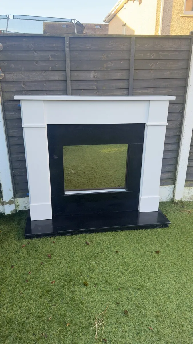 Electric fireplace with marble surround - Image 1