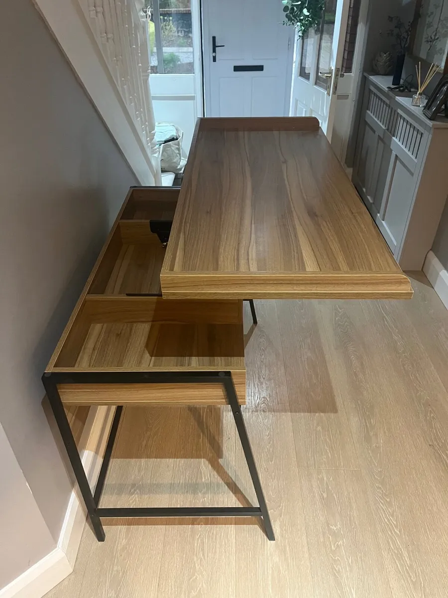 Office desk - Image 1