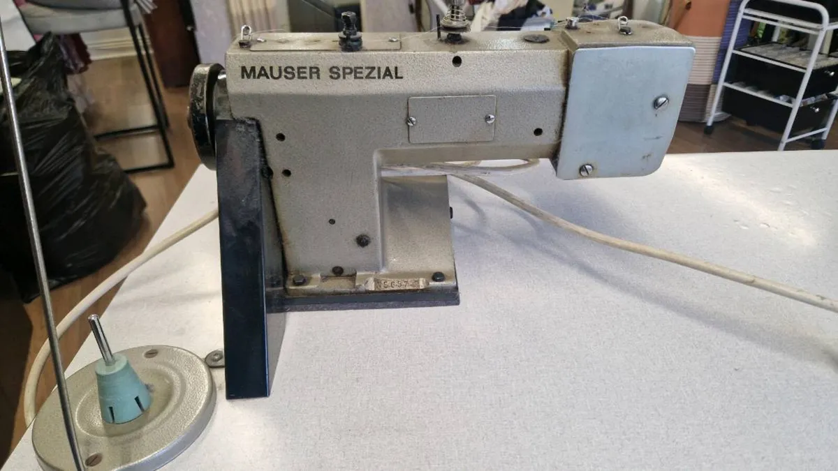 Blind stitch industrial sewing machine - Image 3
