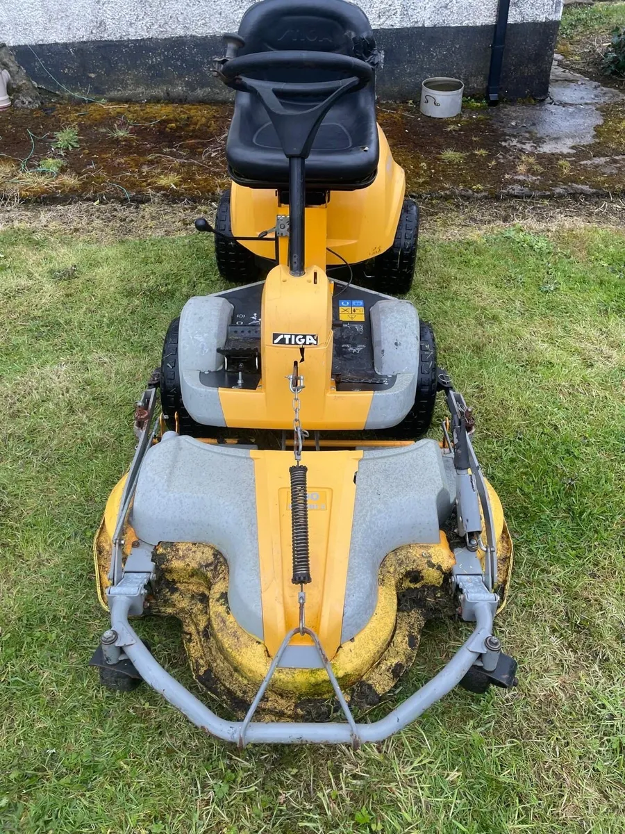 Stiga ride on lawnmower - Image 2