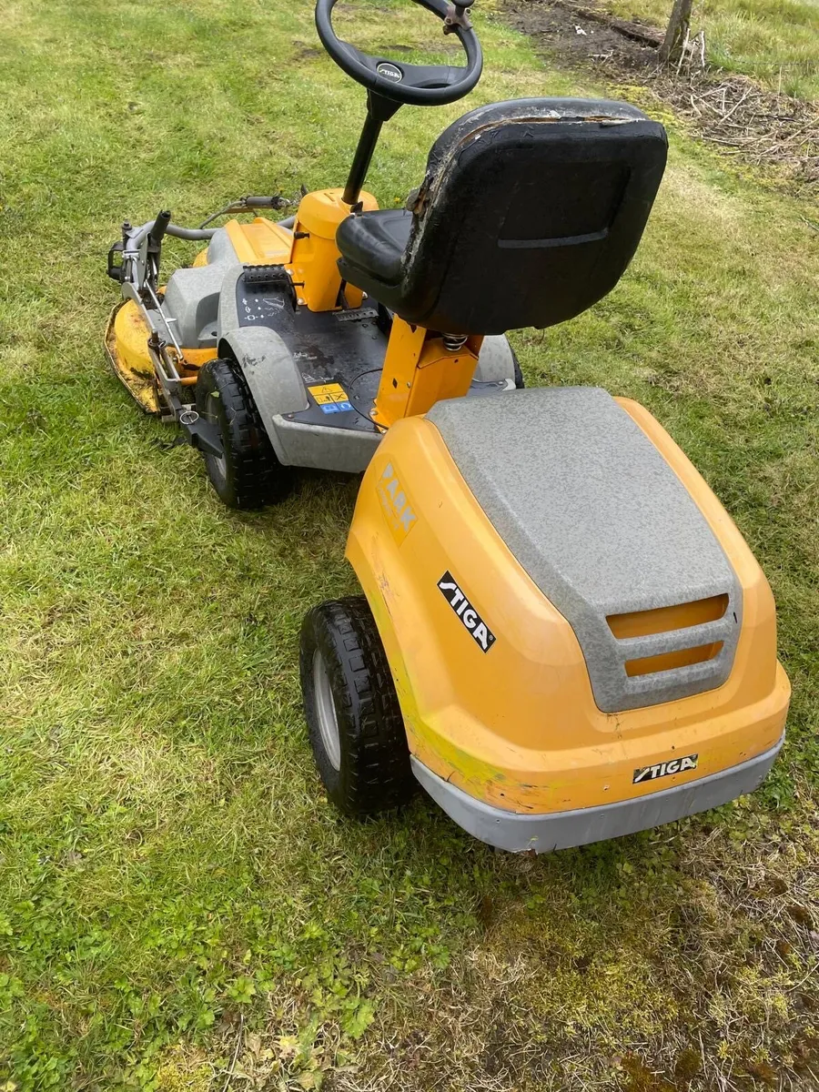 Stiga ride on lawnmower - Image 4