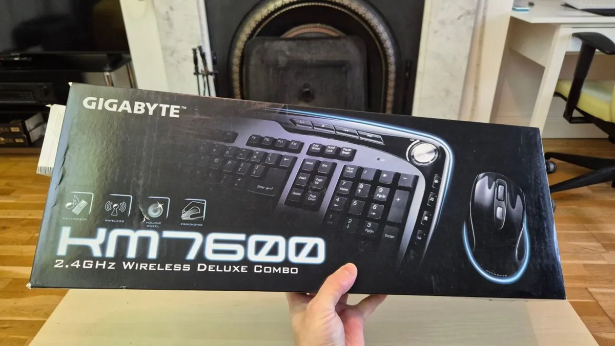 Gigabyte KM7600 wireless keyboard & mouse combo - Image 4