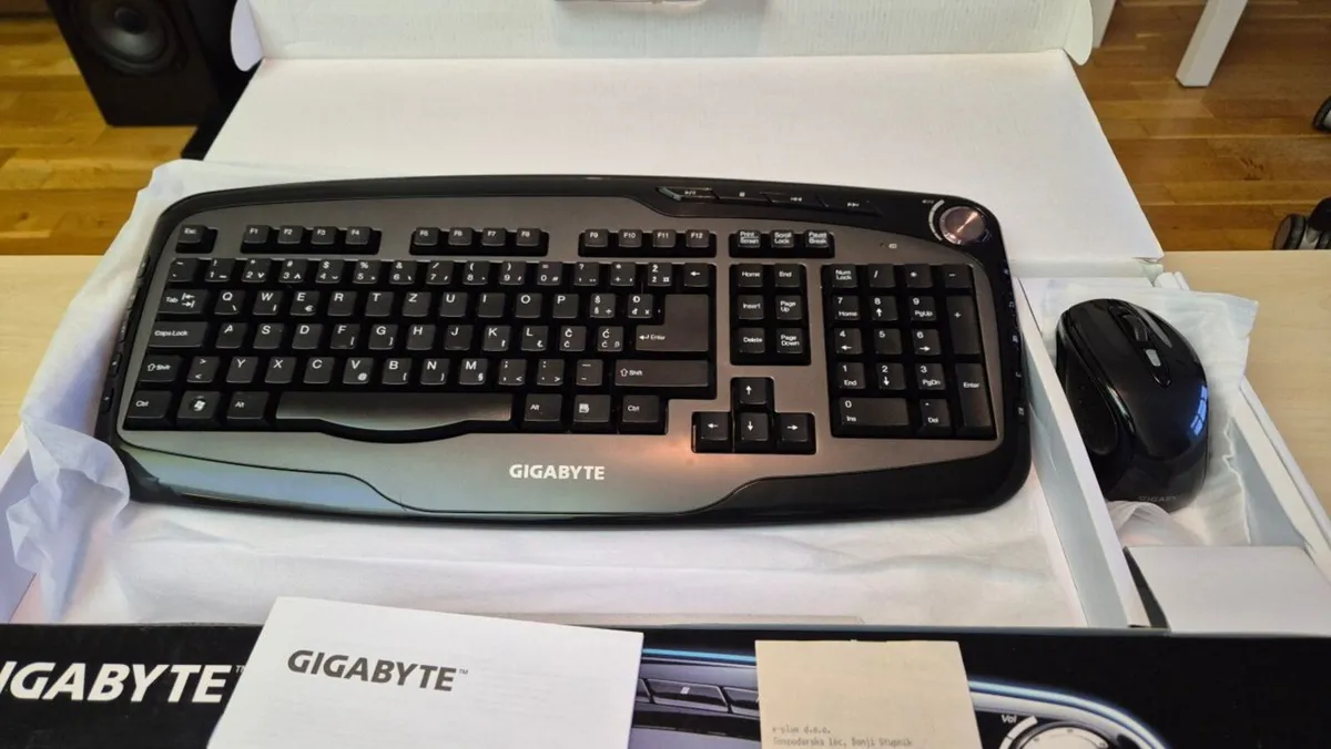 Gigabyte KM7600 wireless keyboard & mouse combo - Image 2
