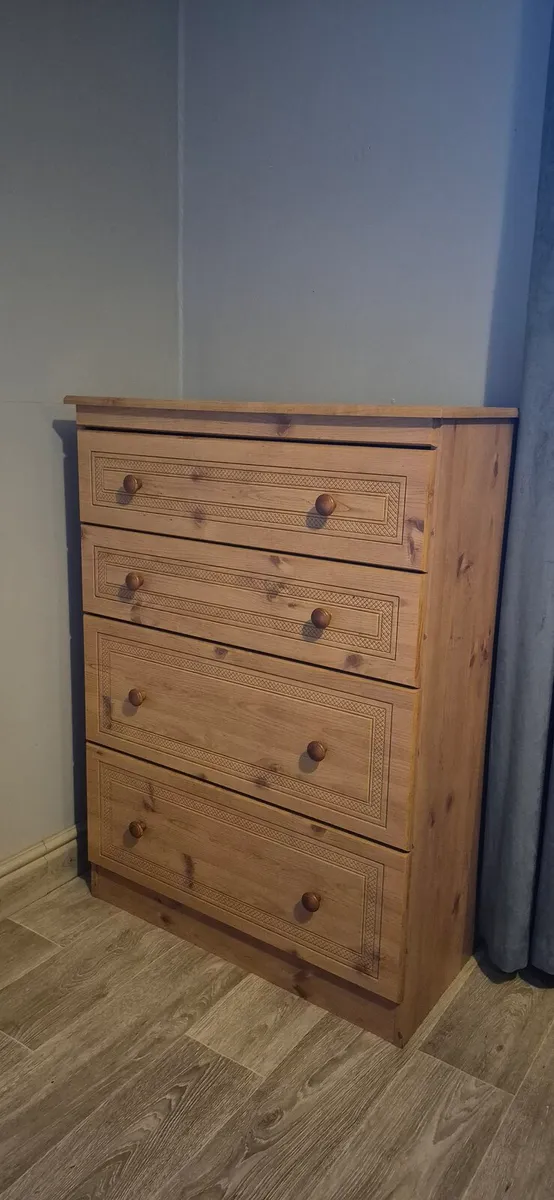 Chest of drawers