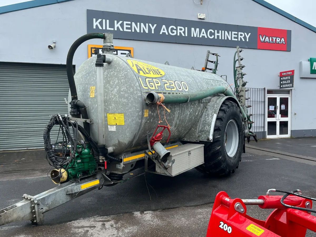 Major LGP 2300 Alpine tank - Image 1