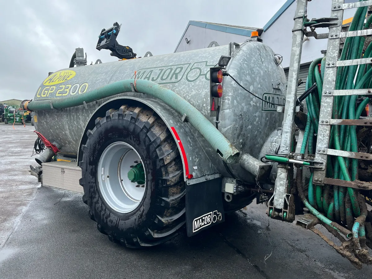 Major LGP 2300 Alpine tank - Image 2