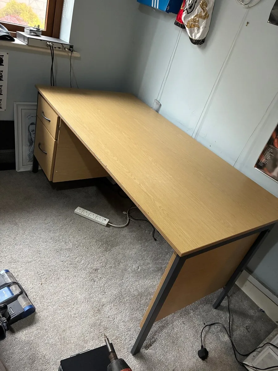 Office desk - Image 1