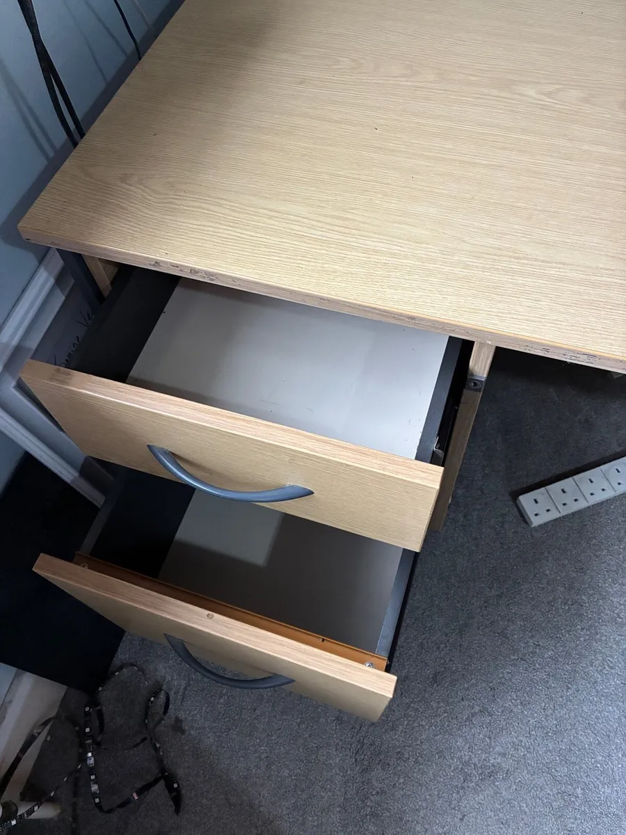 Office desk - Image 2