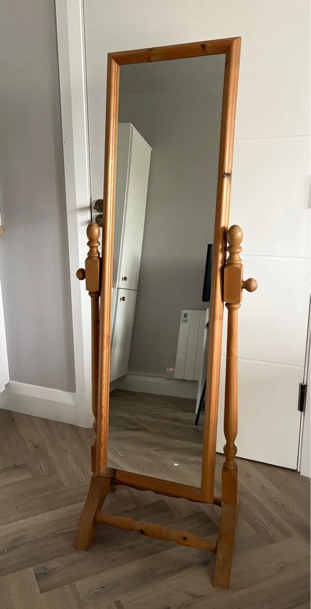 Free standing Mirroe