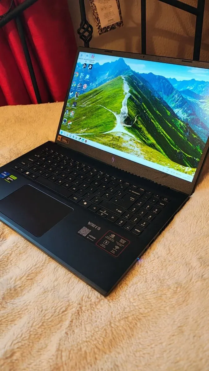 Acer Nitro V15- RTX 5050 / i7 (like new) - Image 1