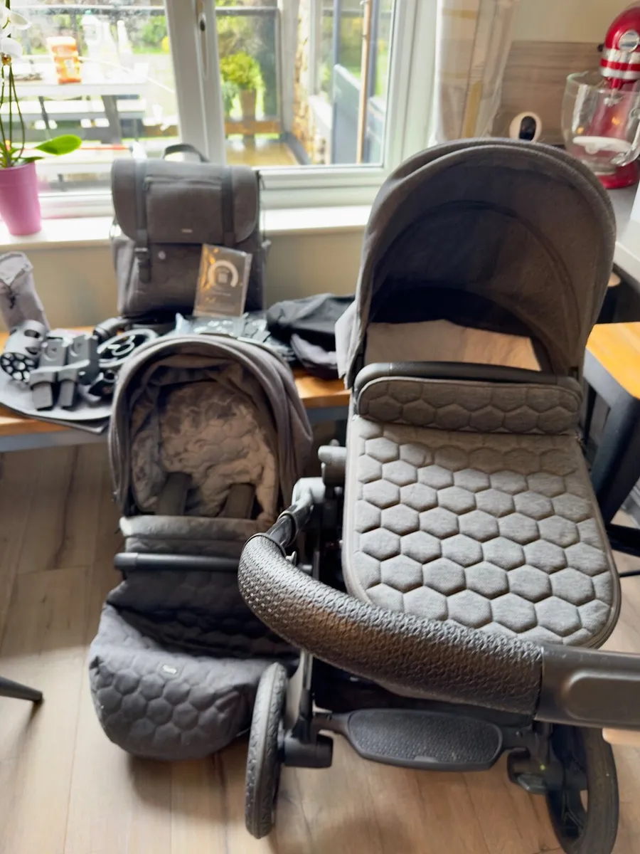 ICandy Core travel system bundle and car seat - Image 1