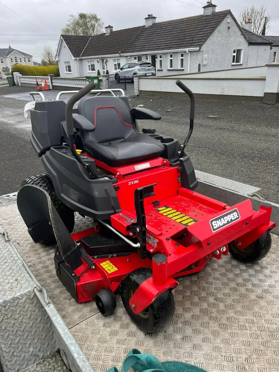 Snapper zero turn mower - Image 1