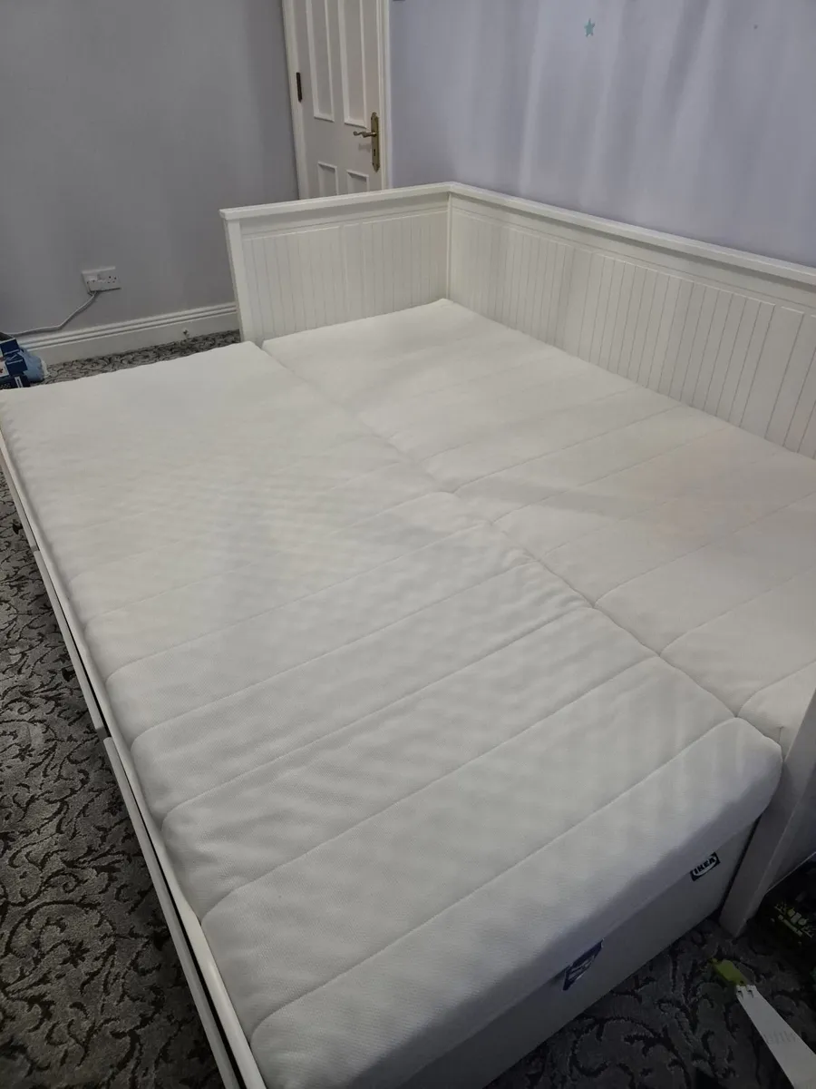 Adjustable single double bed. - Image 4