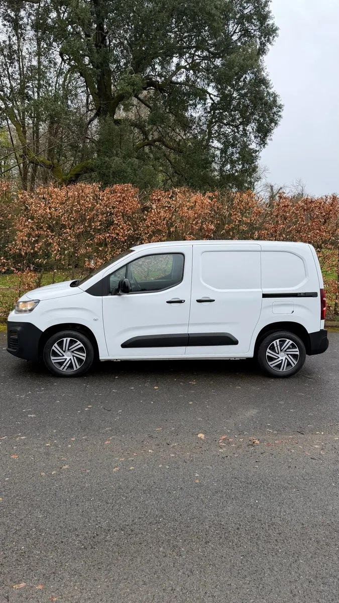 Citroen Berlingo 2022 - Image 2