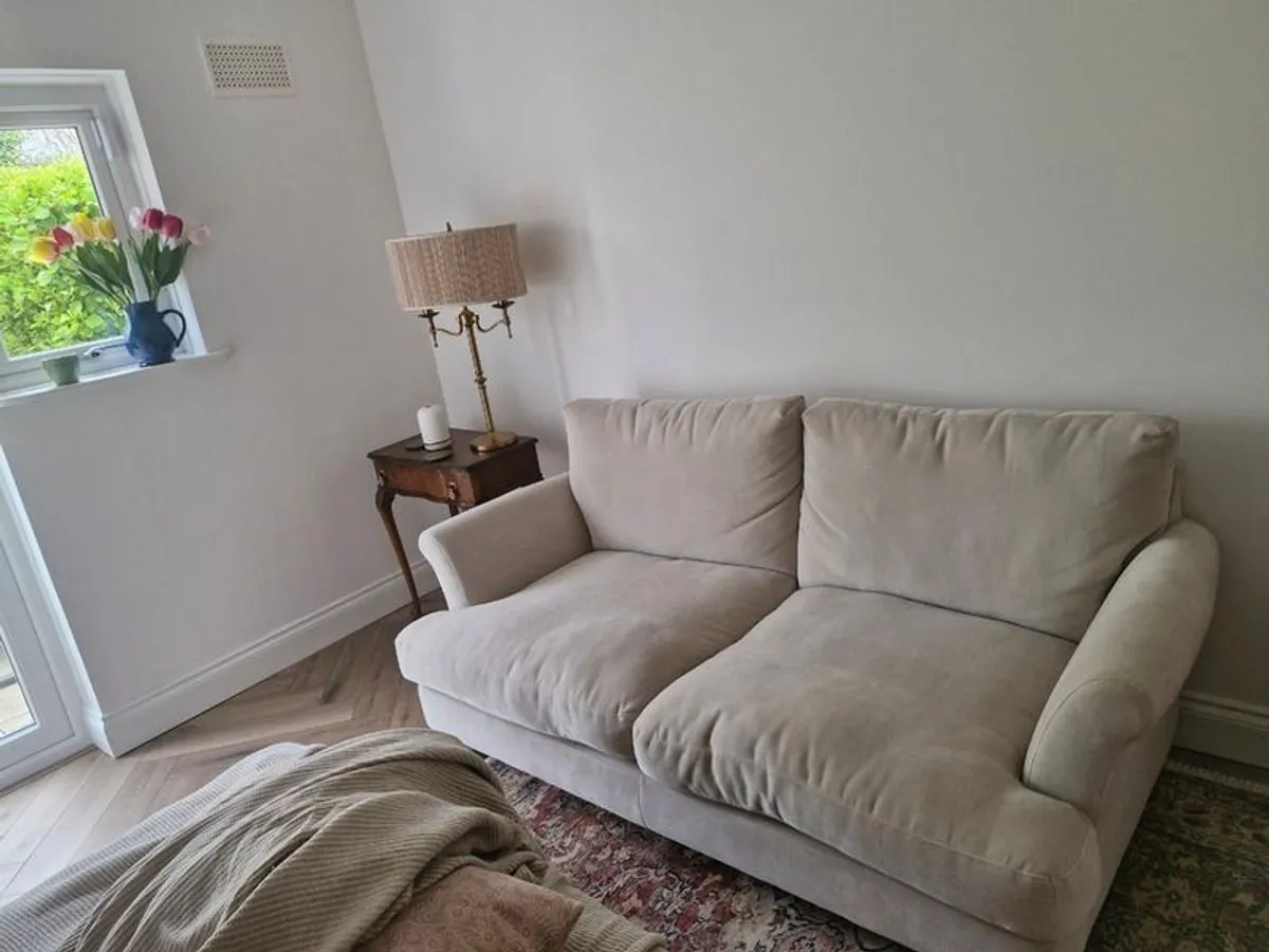 Like New Diamond Furniture Large 4 Seater Ecru Lydia Sofa - Image 2