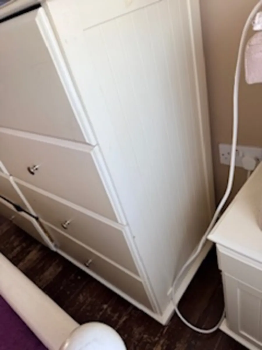 King size Bedroom set, two lockers wardrobe etc - Image 2
