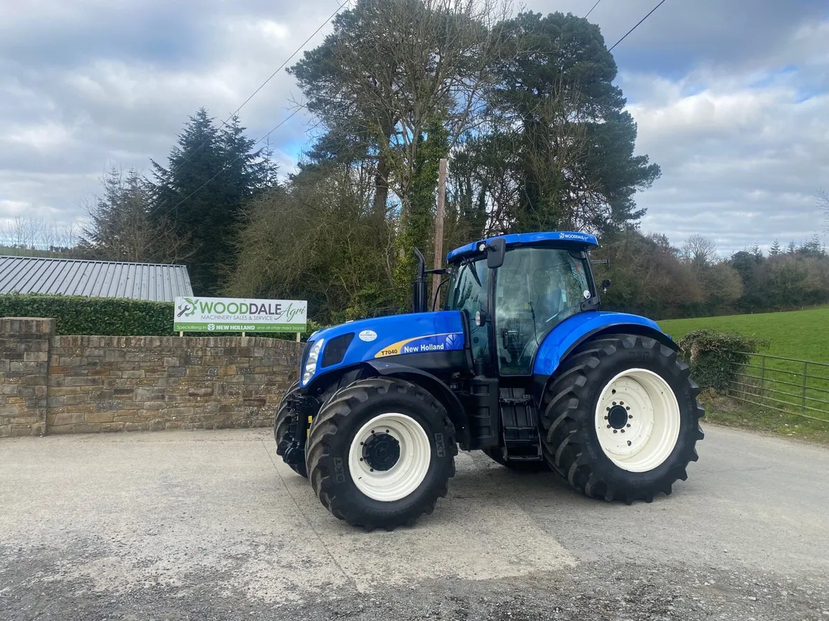 New Holland T7040 - Image 1