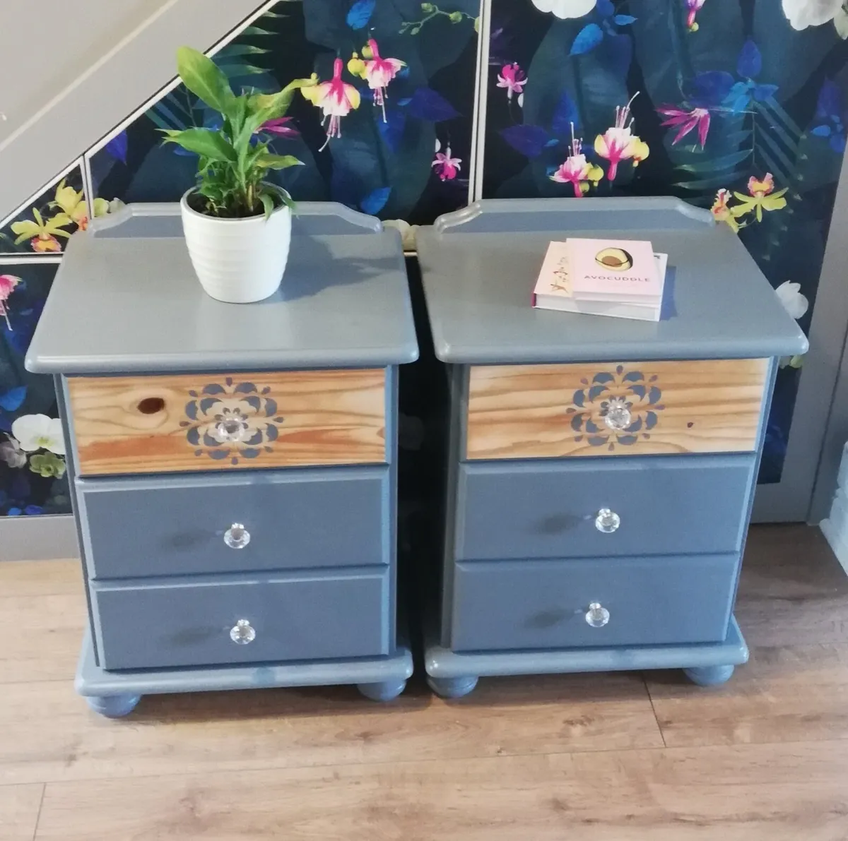 Matching pair of 3 drawer bedside Lockers - Image 1