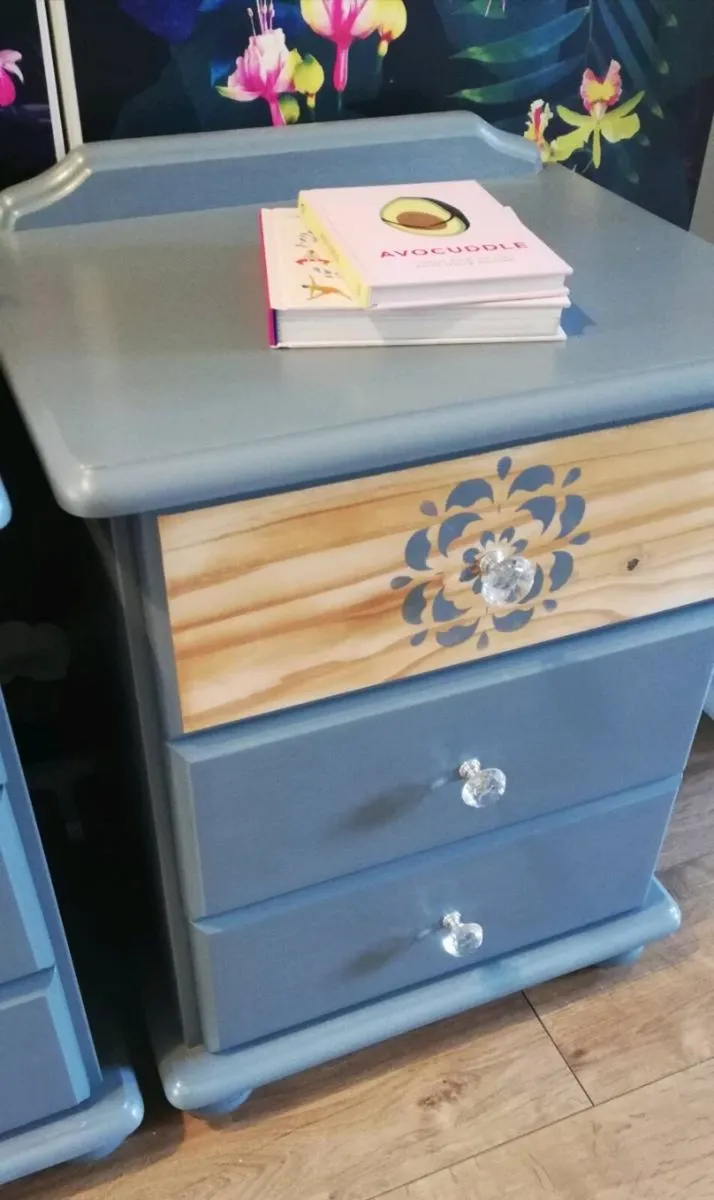 Matching pair of 3 drawer bedside Lockers - Image 2