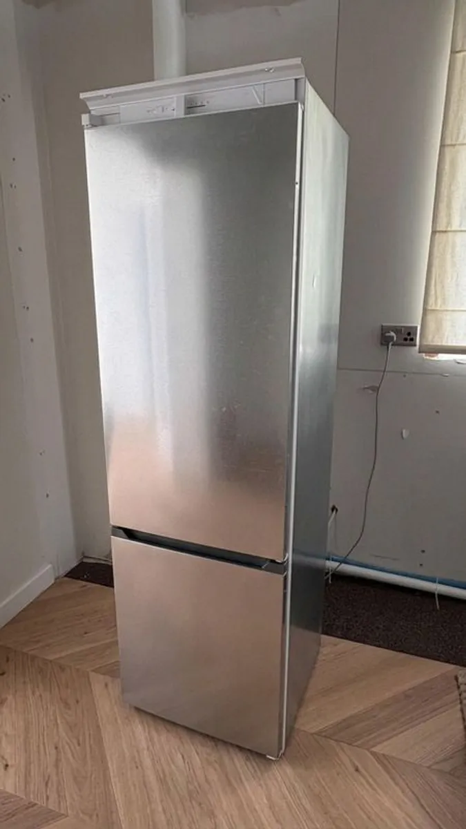 Bosch Series 4 KIV86VSE0G Built in Fridge Freezer Excellent condition Dublin Collection - Image 1