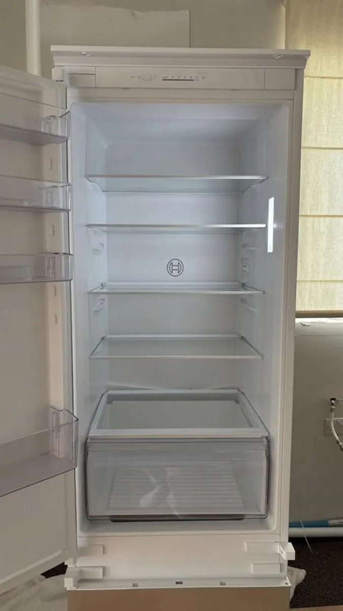 Bosch Series 4 KIV86VSE0G Built in Fridge Freezer Excellent condition Dublin Collection - Image 2