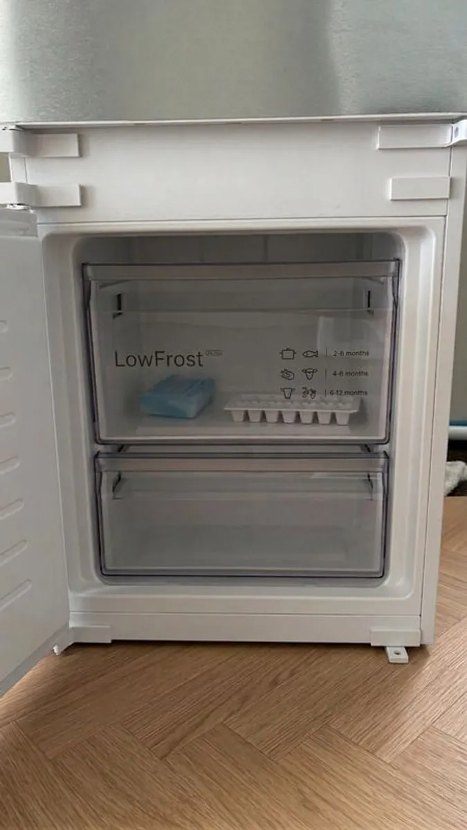 Bosch Series 4 KIV86VSE0G Built in Fridge Freezer Excellent condition Dublin Collection - Image 3