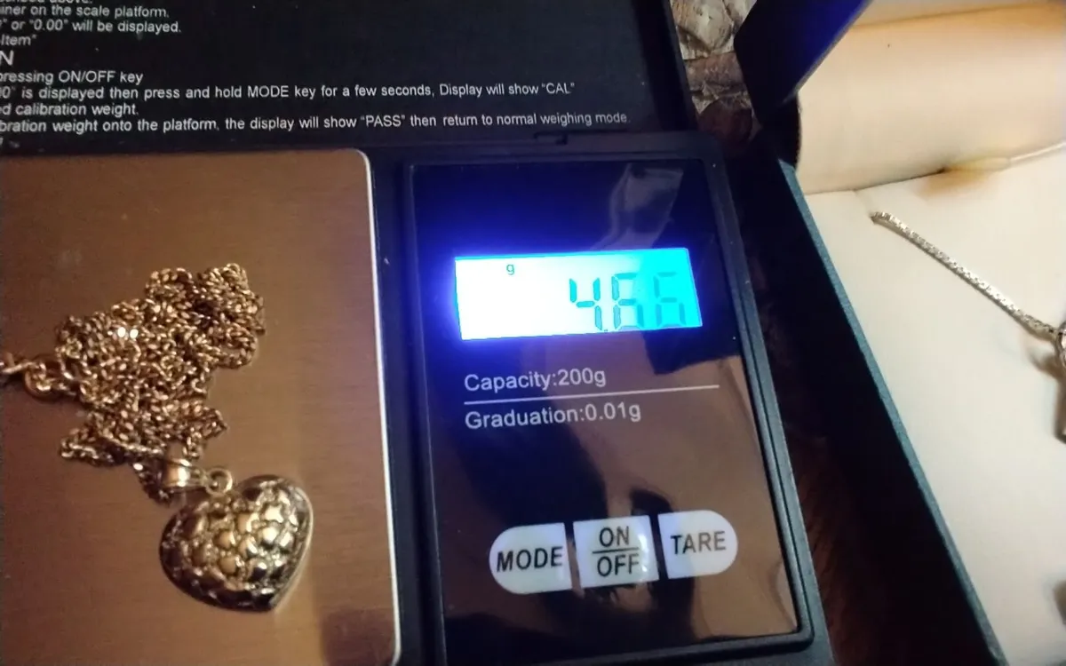 9ct yellow gold pebble heart pendant 18" as new - Image 4