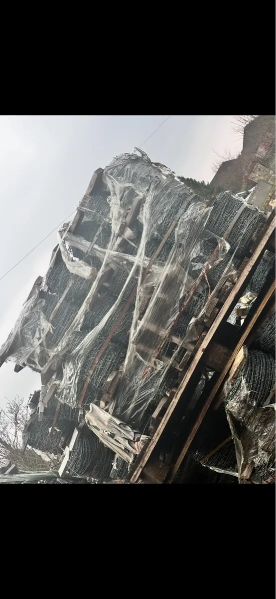 pallet of barbed wire delivered - Image 4