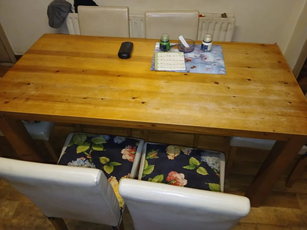 Dining table and chairs - Image 1