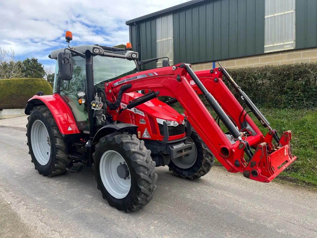 Massey Ferguson 5712 S - Image 1
