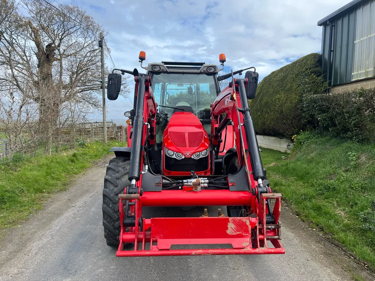 Massey Ferguson 5712 S - Image 2