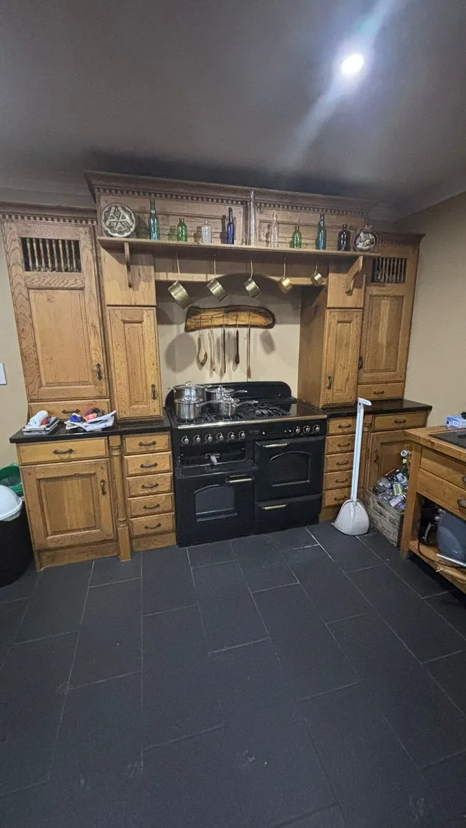 Very large Pippy Oak kitchen with Granite worktops - Image 2