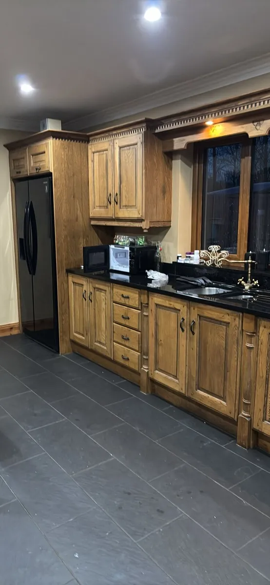 Very large Pippy Oak kitchen with Granite worktops - Image 3
