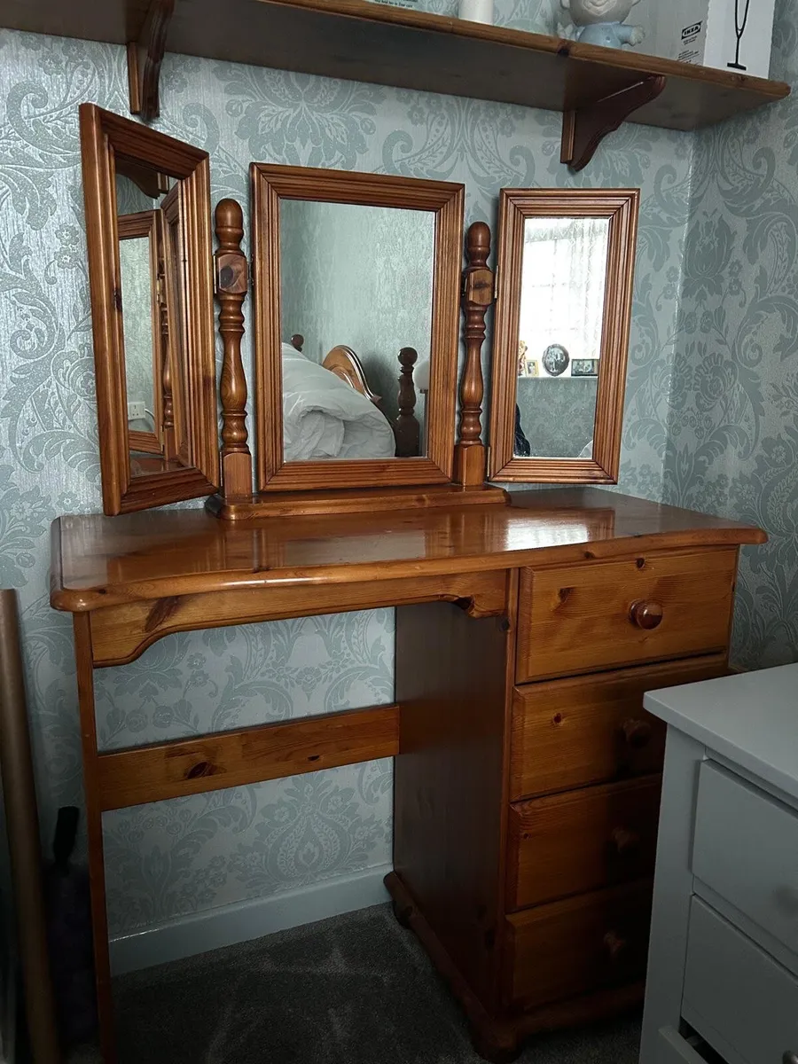 Dressing table