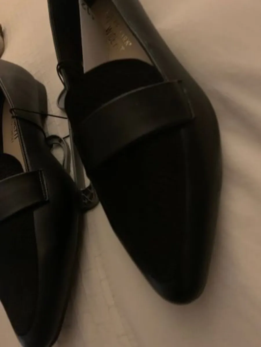 NEW Ladies Sandals and Shoes and Slippers: Size 5 - Image 4