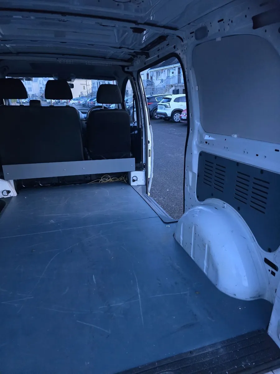 Mercedes-Benz V-Class 2011 - Image 3