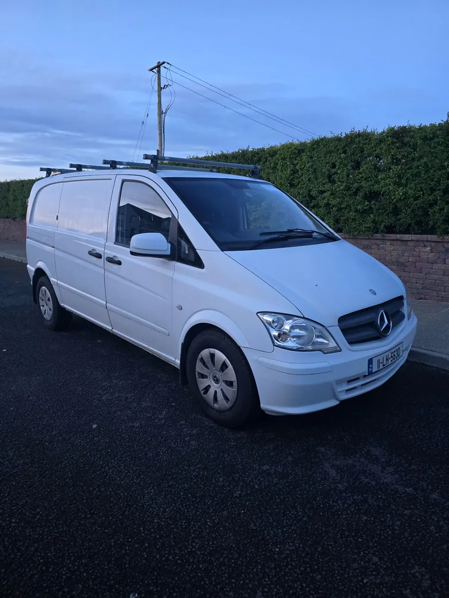 Mercedes-Benz V-Class 2011 - Image 2