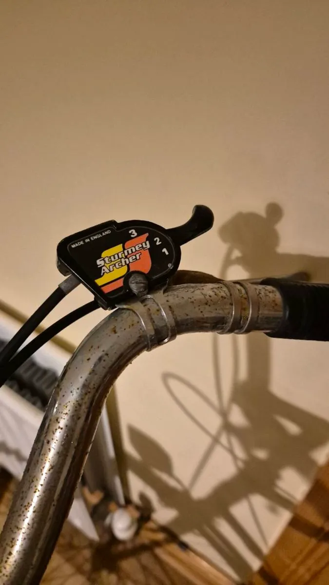 Classic vintage raleigh city hybrid bike - Image 3