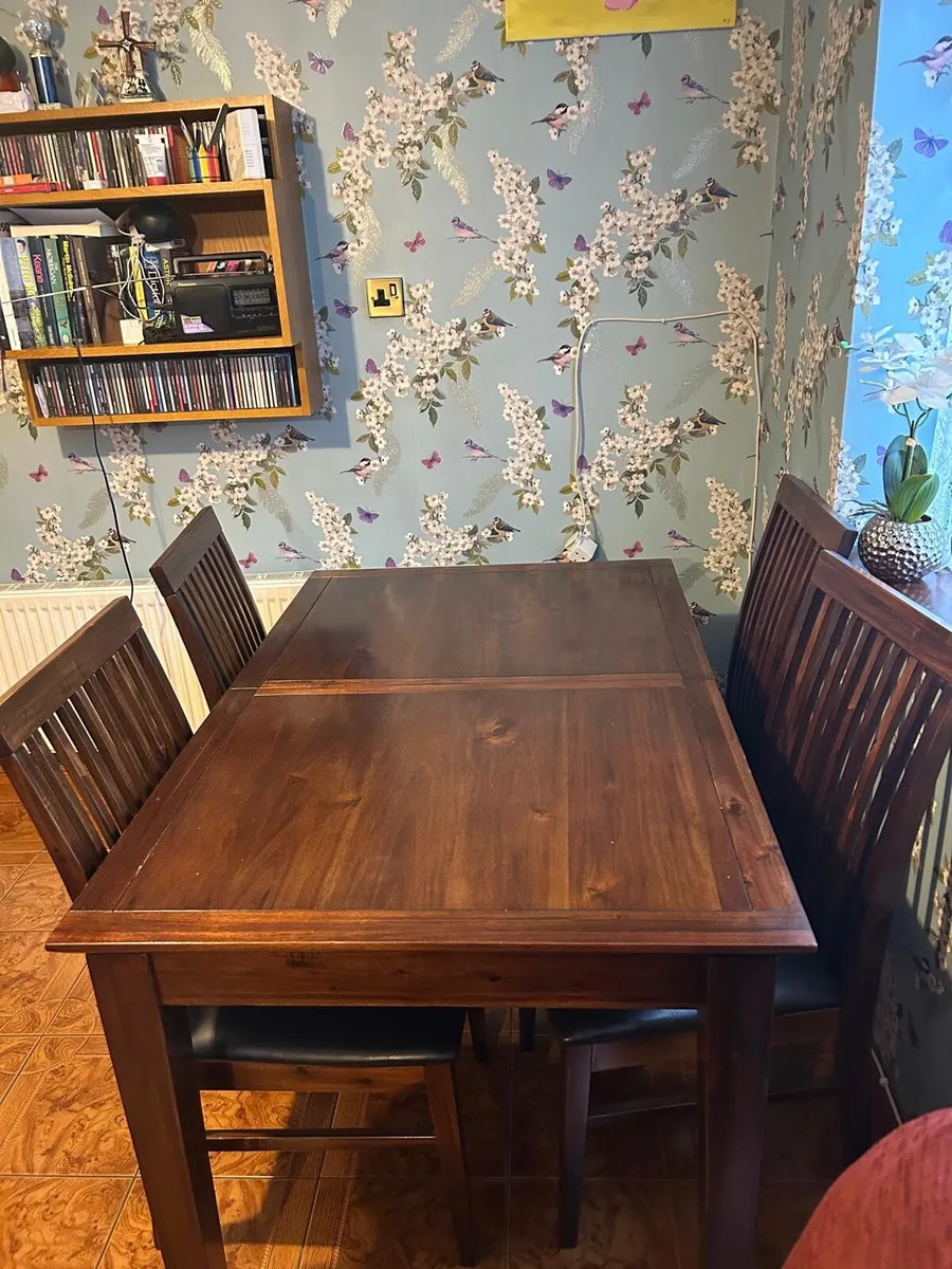 Table & chairs