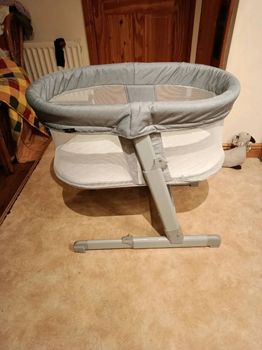 Babylo Snug Sleeper Baby Mobile Cot - Image 1