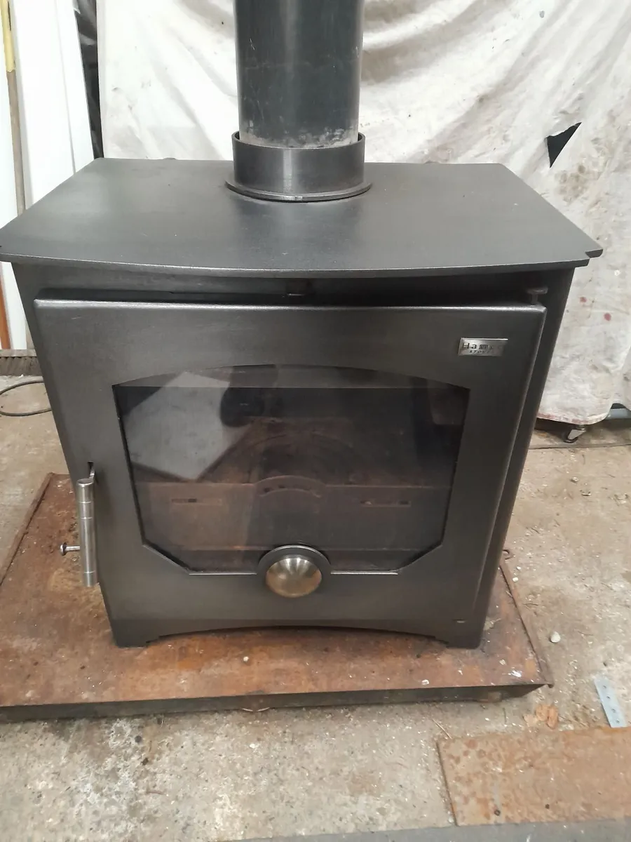 Solid fuel stove - Image 1