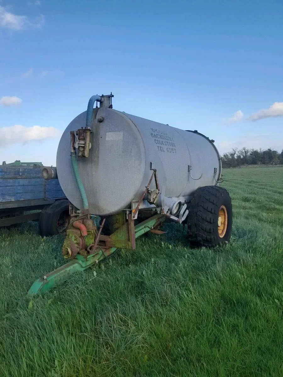 Slurry Tank 1350 & Hay Bob - Image 1