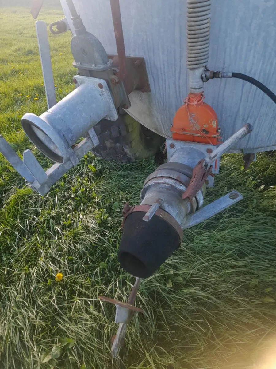 Slurry Tank 1350 & Hay Bob - Image 3