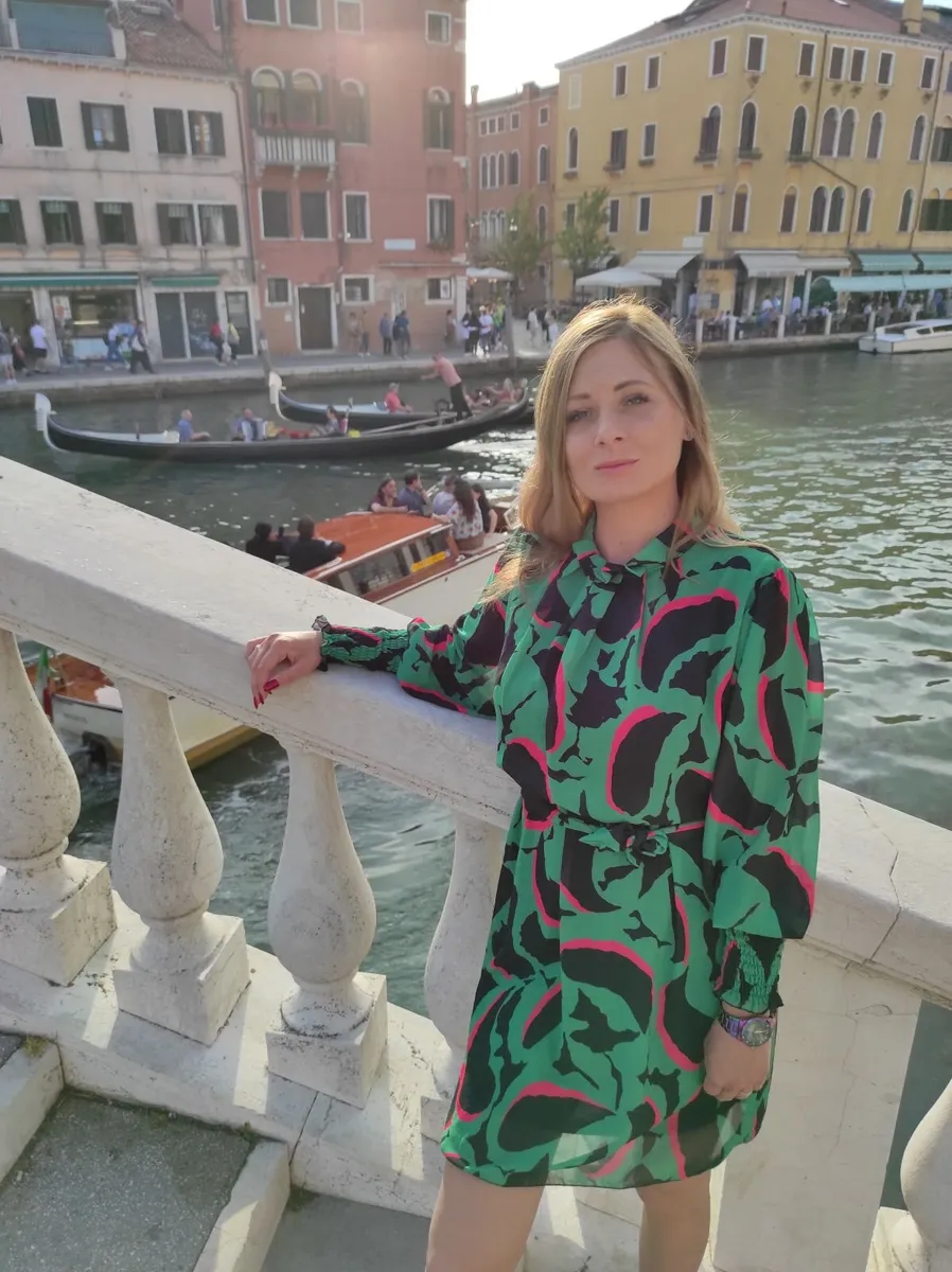 Stylish green dress - Image 1