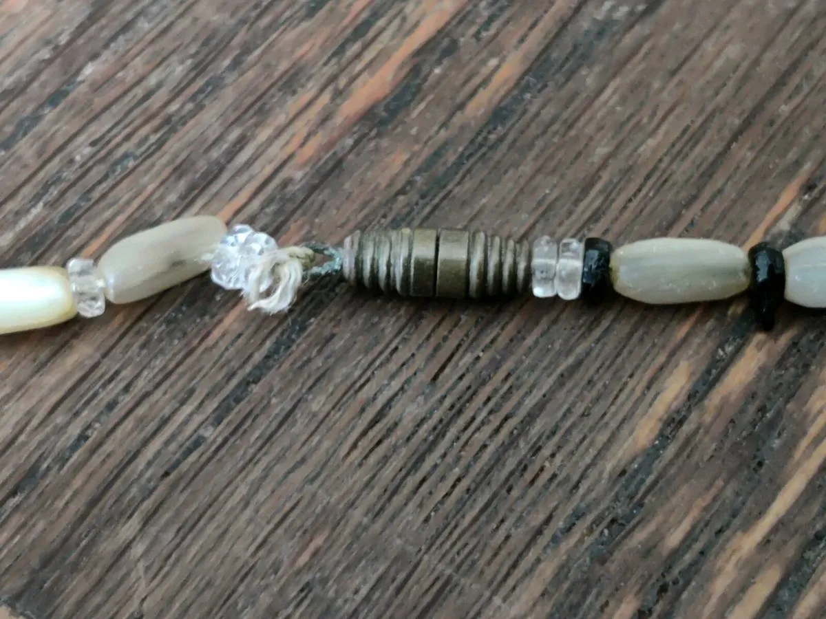 GENUINE MOTHER OF PEARL, 18"Long Vintage Neclace ! - Image 2